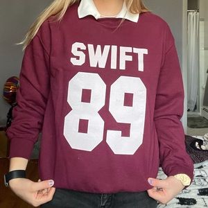 Taylor Swift ‘89 maroon Pullover